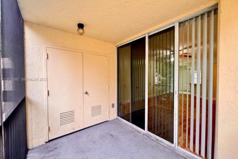 Condominio en alquiler en Doral, Florida, 1 dormitorio, 75.25 m2 № 1993717 - foto 17