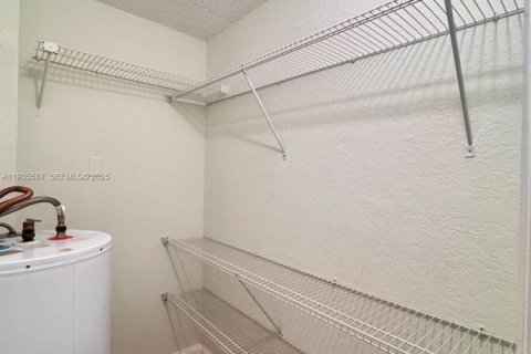 Condominio en alquiler en Doral, Florida, 1 dormitorio, 75.25 m2 № 1993717 - foto 12