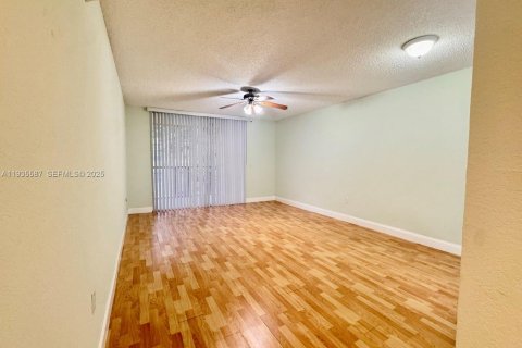 Condominio en alquiler en Doral, Florida, 1 dormitorio, 75.25 m2 № 1993717 - foto 14