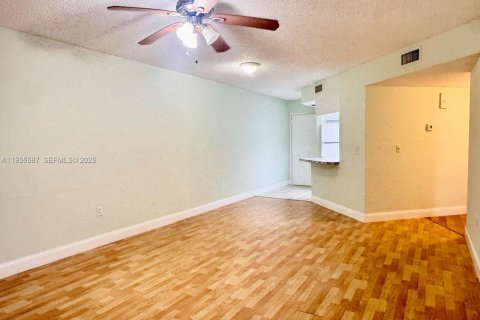 Condominio en alquiler en Doral, Florida, 1 dormitorio, 75.25 m2 № 1993717 - foto 15