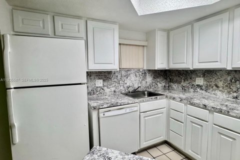 Condominio en alquiler en Doral, Florida, 1 dormitorio, 75.25 m2 № 1993717 - foto 3