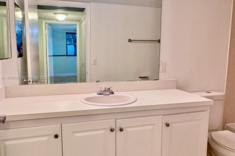 Condominio en alquiler en Doral, Florida, 1 dormitorio, 75.25 m2 № 1993717 - foto 8