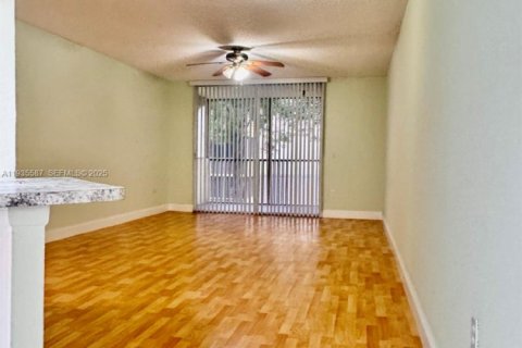 Condominio en alquiler en Doral, Florida, 1 dormitorio, 75.25 m2 № 1993717 - foto 4