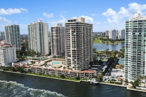 Copropriété à vendre à Aventura, Floride: 2 chambres, 150.69 m2 № 1965925 - photo 30