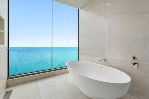 Condominio en venta en Sunny Isles Beach, Florida, 4 dormitorios № 1989052 - foto 23