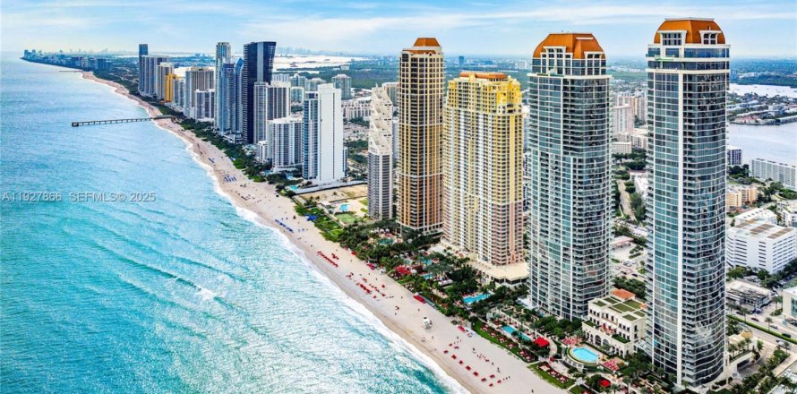 Condominio en Sunny Isles Beach, Florida, 4 dormitorios  № 1989052