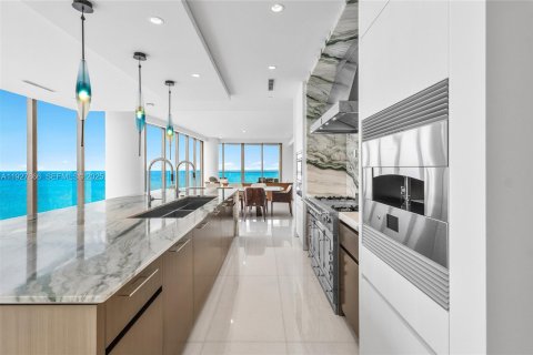 Condominio en venta en Sunny Isles Beach, Florida, 4 dormitorios № 1989052 - foto 16
