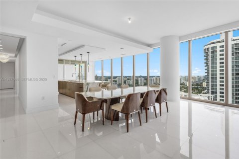 Condominio en venta en Sunny Isles Beach, Florida, 4 dormitorios № 1989052 - foto 11