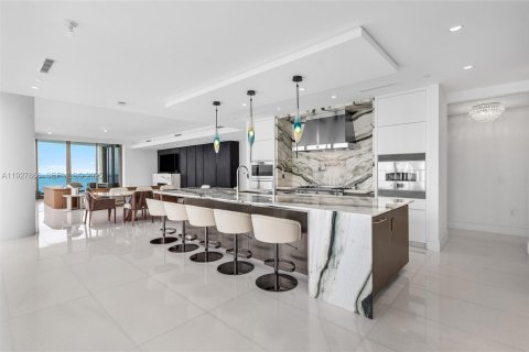 Condominio en venta en Sunny Isles Beach, Florida, 4 dormitorios № 1989052 - foto 15