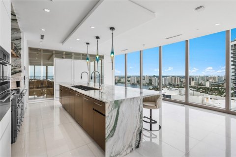 Condominio en venta en Sunny Isles Beach, Florida, 4 dormitorios № 1989052 - foto 12