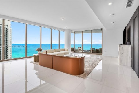 Condominio en venta en Sunny Isles Beach, Florida, 4 dormitorios № 1989052 - foto 8