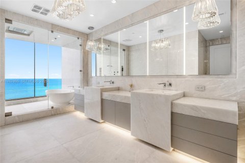Condominio en venta en Sunny Isles Beach, Florida, 4 dormitorios № 1989052 - foto 20