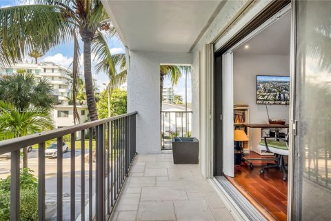 Touwnhouse à vendre à Bay Harbor Islands, Floride: 2 chambres, 156.08 m2 № 2086058 - photo 18