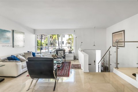Touwnhouse à vendre à Bay Harbor Islands, Floride: 2 chambres, 156.08 m2 № 2086058 - photo 4
