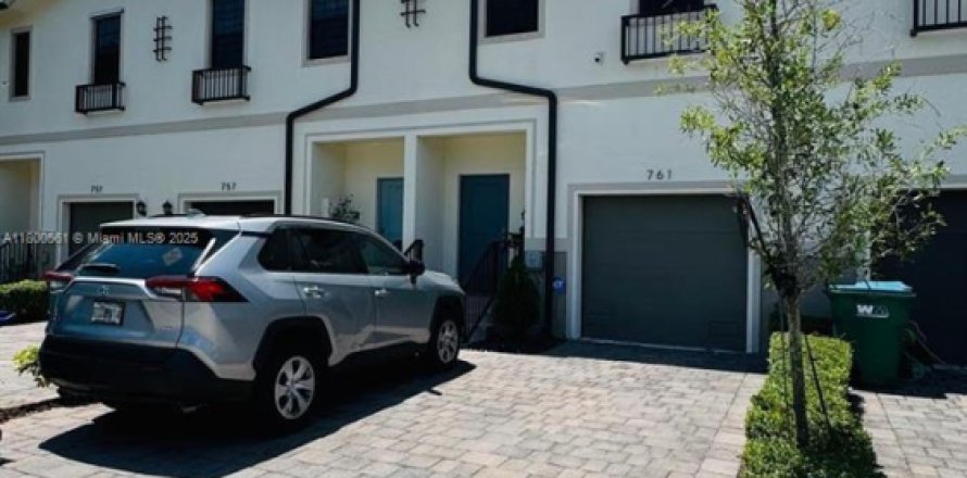Touwnhouse à Florida City, Floride 4 chambres, 131.74 m2 № 1683611
