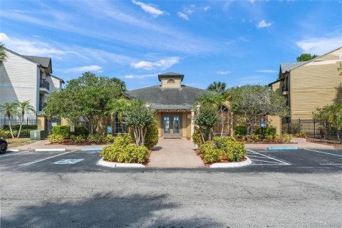 Condo in Orlando, Florida, 2 bedrooms № 2108506 - photo 15