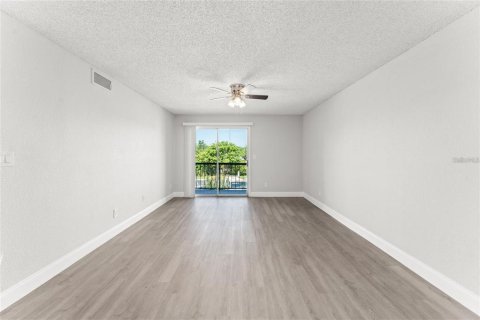 Condo in Orlando, Florida, 2 bedrooms № 2108506 - photo 3