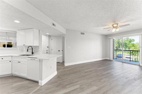 Condo in Orlando, Florida, 2 bedrooms № 2108506 - photo 2