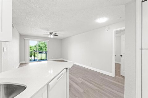 Condo in Orlando, Florida, 2 bedrooms № 2108506 - photo 7