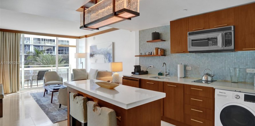 Кондоминиум с 1 спальней в Майами-Бич, Флорида № 2052370