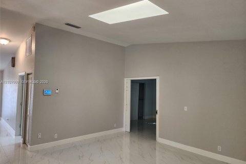 Villa ou maison à louer à Coral Springs, Floride: 5 chambres, 234.86 m2 № 2424813 - photo 13