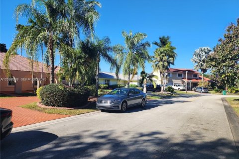 Villa ou maison à louer à Coral Springs, Floride: 5 chambres, 234.86 m2 № 2424813 - photo 2
