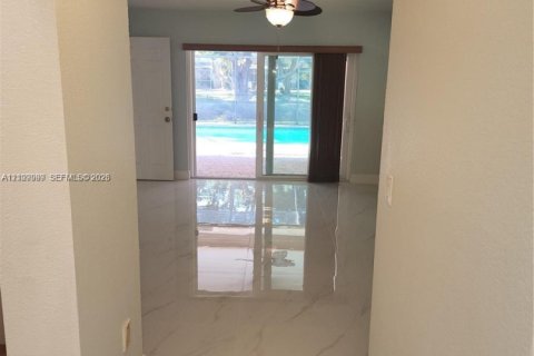 Villa ou maison à louer à Coral Springs, Floride: 5 chambres, 234.86 m2 № 2424813 - photo 15