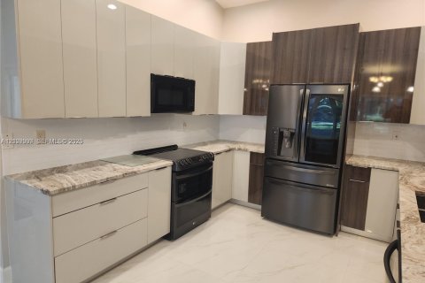 Villa ou maison à louer à Coral Springs, Floride: 5 chambres, 234.86 m2 № 2424813 - photo 9