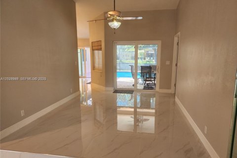 Villa ou maison à louer à Coral Springs, Floride: 5 chambres, 234.86 m2 № 2424813 - photo 7