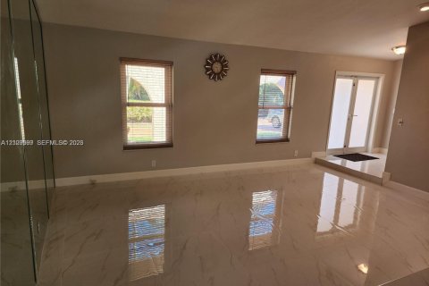 Villa ou maison à louer à Coral Springs, Floride: 5 chambres, 234.86 m2 № 2424813 - photo 6