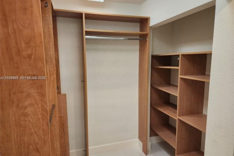 Villa ou maison à louer à Coral Springs, Floride: 5 chambres, 234.86 m2 № 2424813 - photo 17