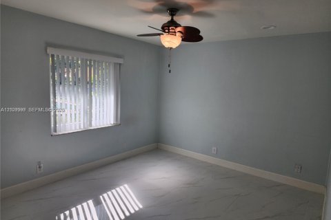 Villa ou maison à louer à Coral Springs, Floride: 5 chambres, 234.86 m2 № 2424813 - photo 26