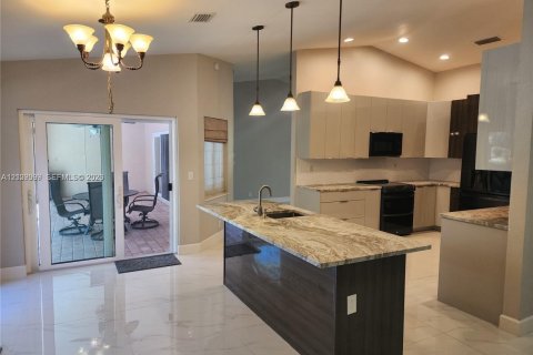 Villa ou maison à louer à Coral Springs, Floride: 5 chambres, 234.86 m2 № 2424813 - photo 11
