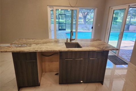 Villa ou maison à louer à Coral Springs, Floride: 5 chambres, 234.86 m2 № 2424813 - photo 12