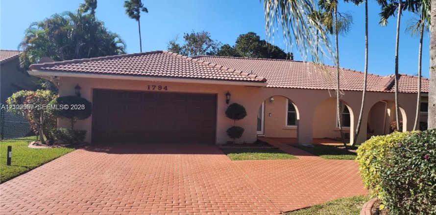 Villa ou maison à Coral Springs, Floride 5 chambres, 234.86 m2 № 2424813