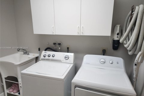 Villa ou maison à louer à Coral Springs, Floride: 5 chambres, 234.86 m2 № 2424813 - photo 29