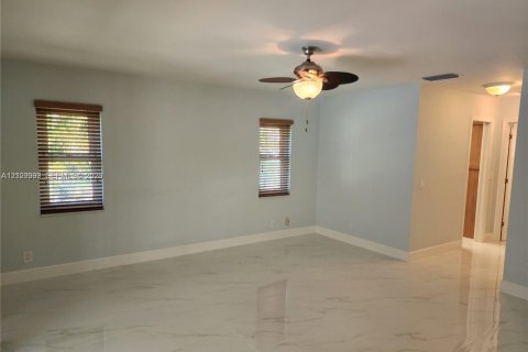 Villa ou maison à louer à Coral Springs, Floride: 5 chambres, 234.86 m2 № 2424813 - photo 14
