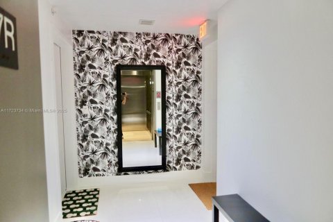 Condo in North Miami Beach, Florida, 2 bedrooms  № 1764847 - photo 11