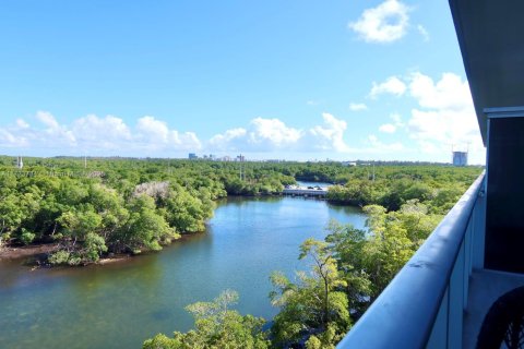 Condo in North Miami Beach, Florida, 2 bedrooms  № 1764847 - photo 8