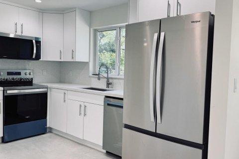 Apartamento en alquiler en Miami, Florida, 2 dormitorios, 74.32 m2 № 2056657 - foto 6