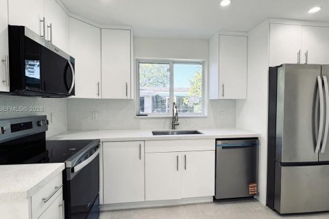 Apartamento en alquiler en Miami, Florida, 2 dormitorios, 74.32 m2 № 2056657 - foto 5