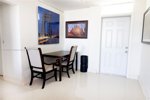 Condominio en venta en Miami Beach, Florida, 2 dormitorios, 95.78 m2 № 1698511 - foto 13