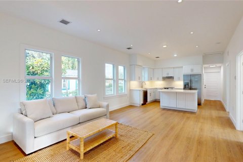 Casa en venta en Coral Gables, Florida, 2 dormitorios № 2003151 - foto 3