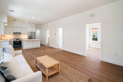 Casa en venta en Coral Gables, Florida, 2 dormitorios № 2003151 - foto 17