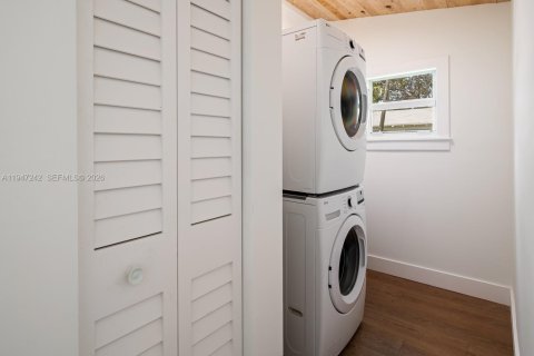 Casa en venta en Coral Gables, Florida, 2 dormitorios № 2003151 - foto 24