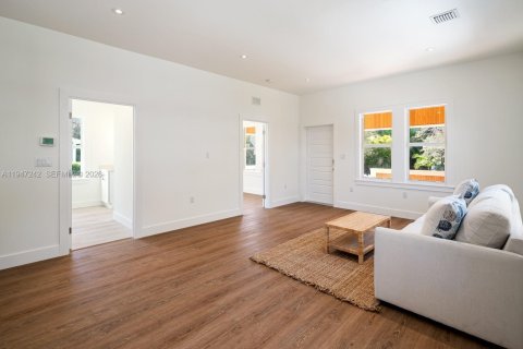 Casa en venta en Coral Gables, Florida, 2 dormitorios № 2003151 - foto 16