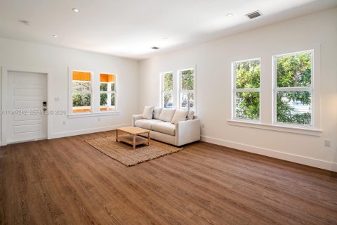 Casa en venta en Coral Gables, Florida, 2 dormitorios № 2003151 - foto 18