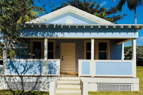 House in Coral Gables, Florida 2 bedrooms № 2003151