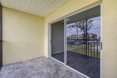Condo in Venice, Florida, 2 bedrooms  № 1649928 - photo 16