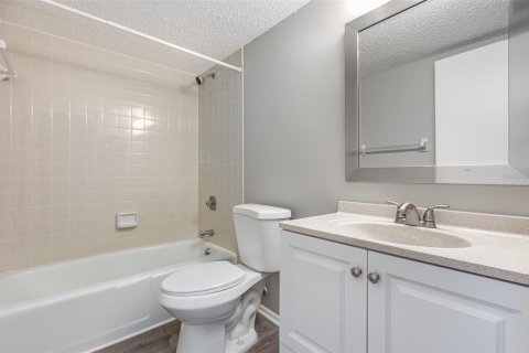 Condo in Venice, Florida, 2 bedrooms  № 1649928 - photo 14